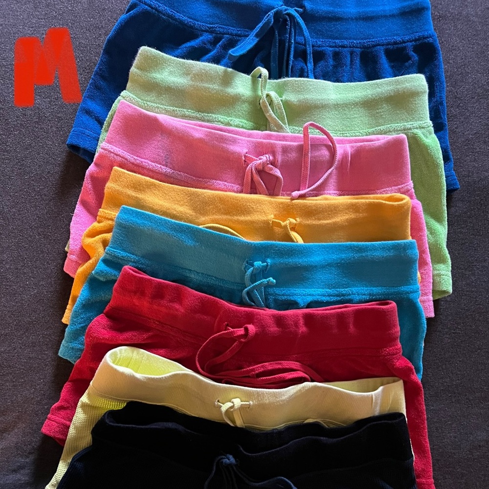 LIKE NEW HARD TAIL SHORTS SIZE MEDIUM